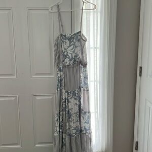 Never worn, Splendid size XL beautiful blue and white designed dress!